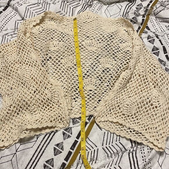 crocheted Cream Top - Picture 4 of 4